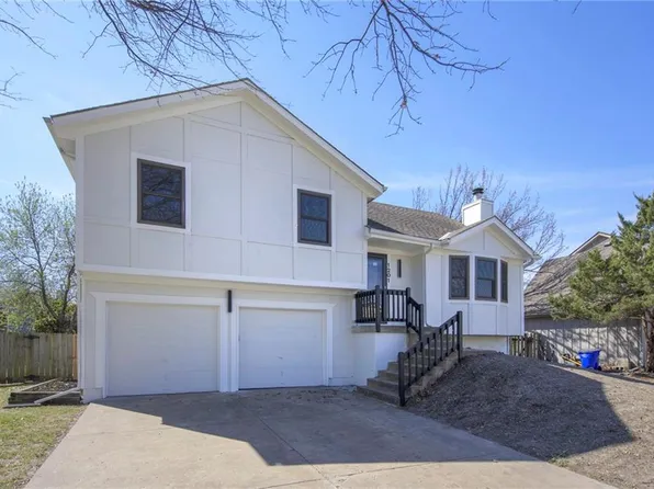 1201 E Butterfield Pl, Olathe, KS 66062
