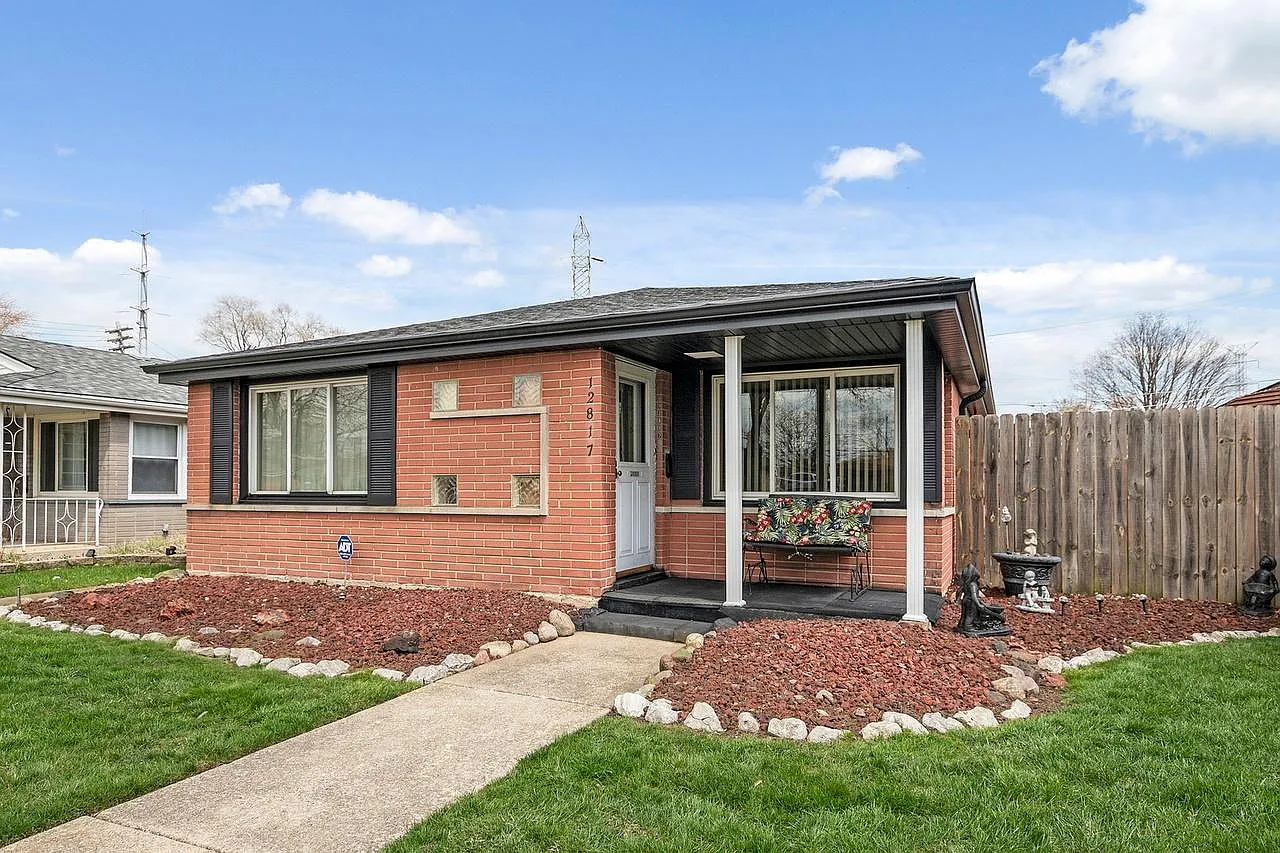 12817 S Exchange Ave photo 1