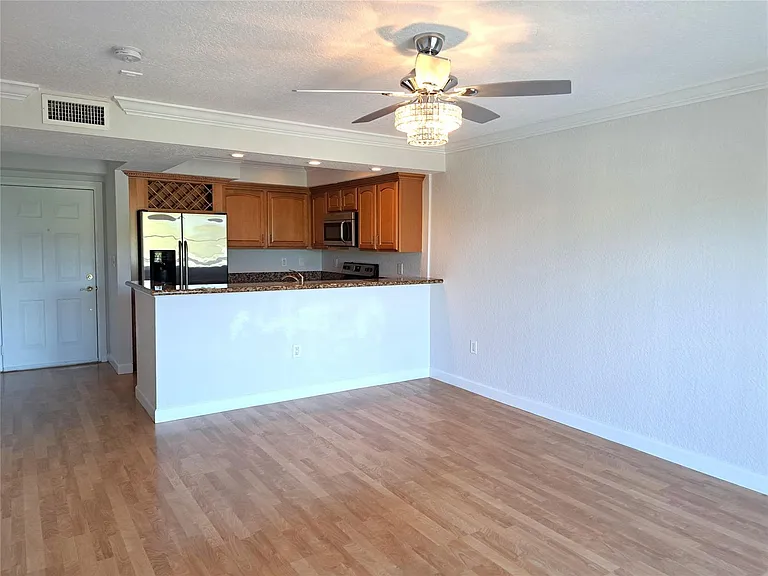 151 NE 16th Ave #103 — Photo 2