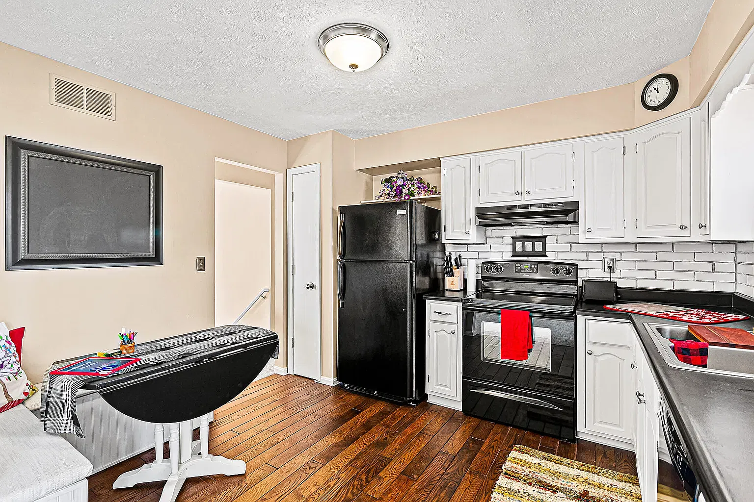 3 bed, 2.5 bath, 1288 sqft, $2,950 — Photo 4