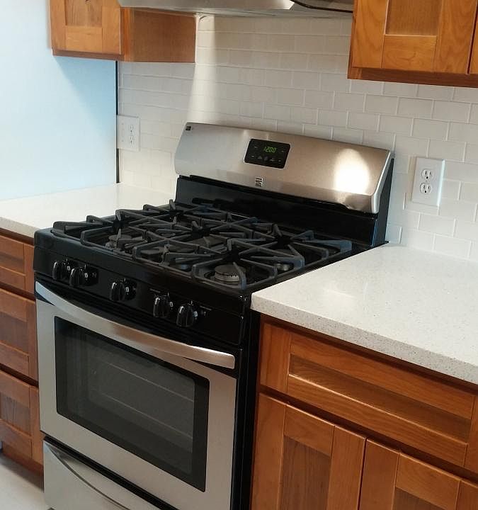 New Stainless gas stove and powerful rangehood
