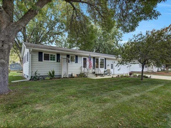 448 1st St NE, Richmond, MN 56368