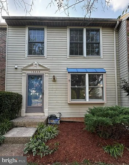 3 bed, 3.5 bath, 1760 sqft, $3,200 — Photo 2