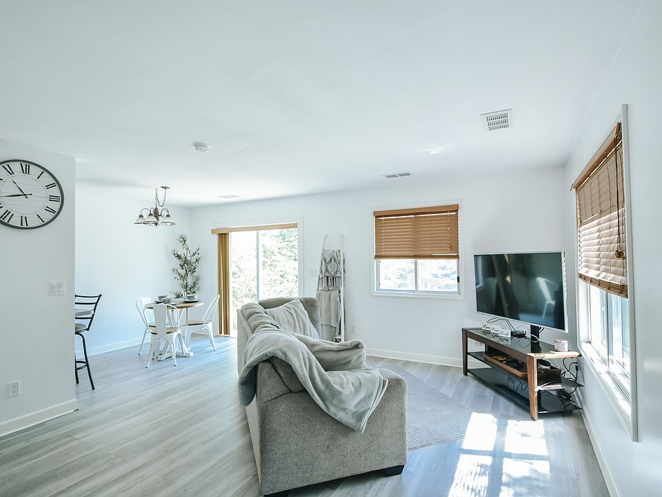 1st image of 2549 Malmquist Ave