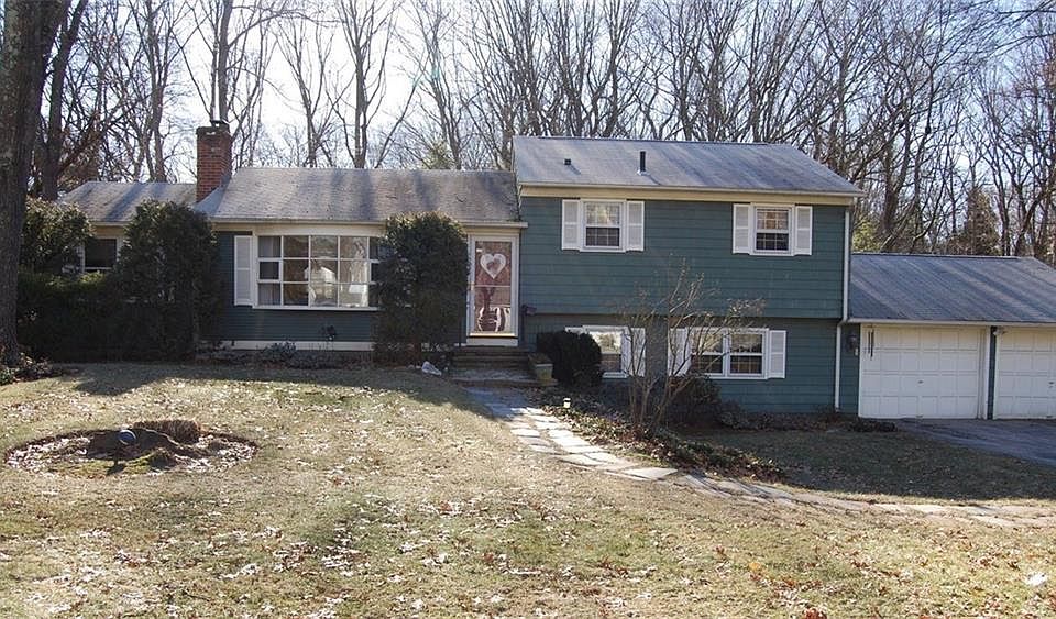 1st image of 105 Chestnut Dr