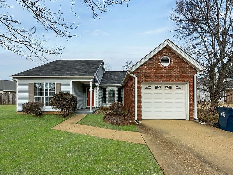1st image of 1032 Mockingbird Ln