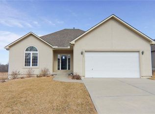 2208 Alexander Creek Dr, Raymore, MO 64083