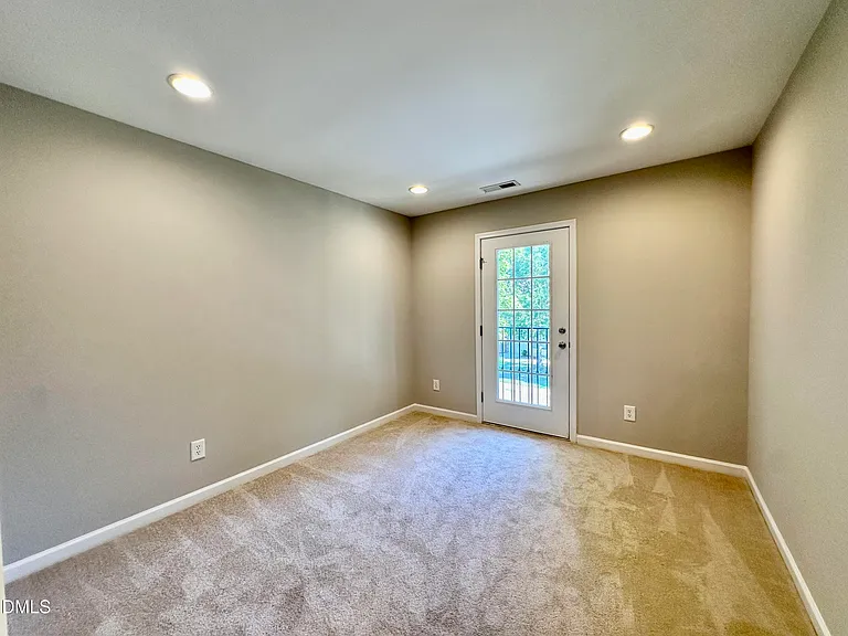 323 Longchamp Ln — Photo 22