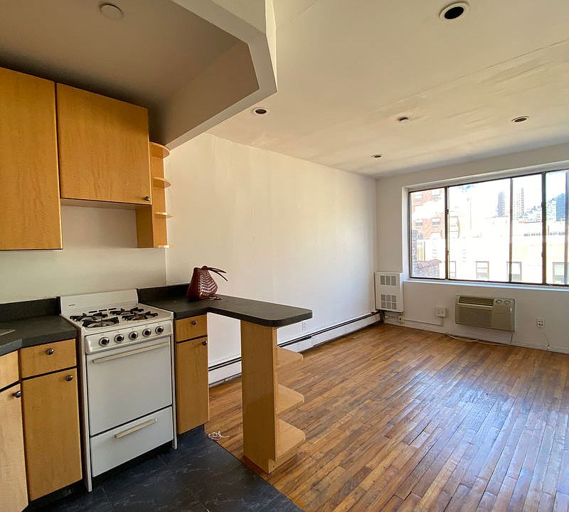 1st image of 530 W 47th St #Dph