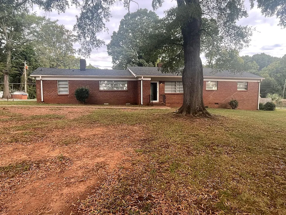 8224 Douglas Dr