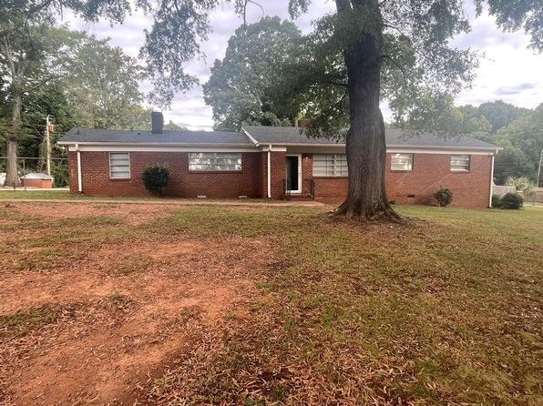 8224 Douglas Dr