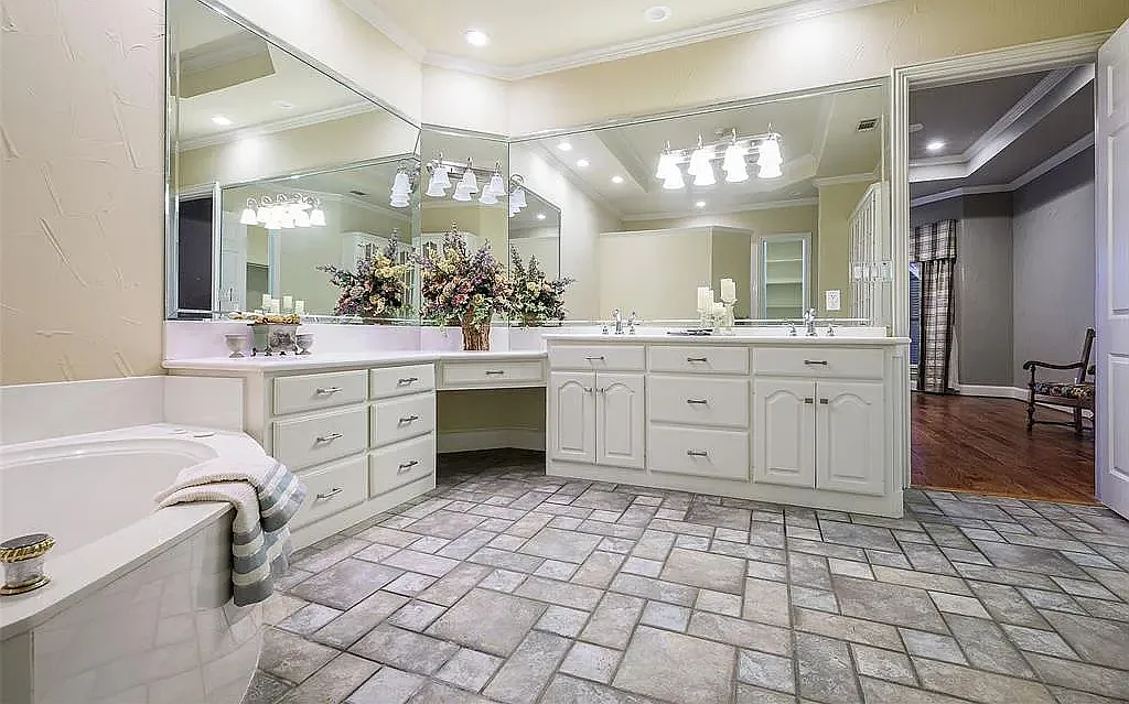 4 bed, 4157 sqft, $4,500 — Photo 4