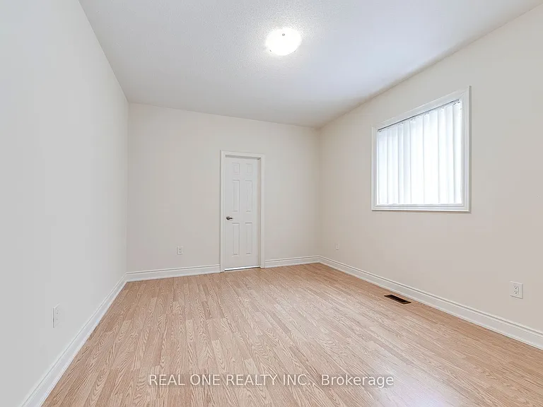 134 Goodwin Cres — Photo 40
