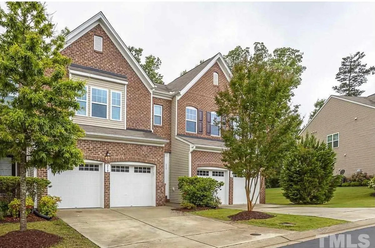 Building Photo - 214 Kylemore Cir
