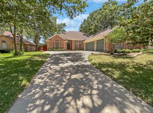 1332 Spinnaker Ln, Azle, TX 76020
