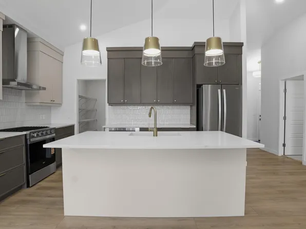 3706 Cross Lndg SW, Edmonton, AB T6W 4M8