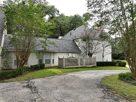 3rd image of 115 Golfers Dr