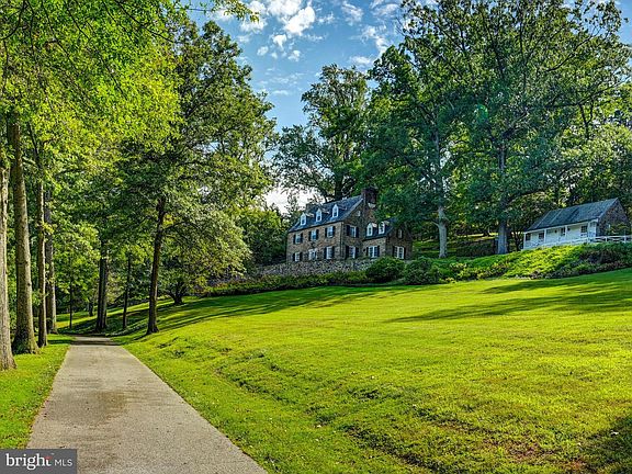 4th image of 1860 Circle Rd