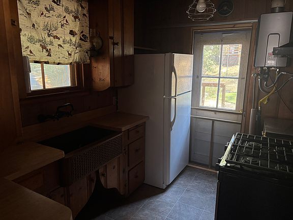 4th image of 432 Barrett Way
