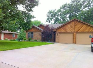 302 Zay Dr, Excelsior Springs, MO 64024