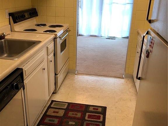 5th image of 304 Joe McCarthy Dr APT 2