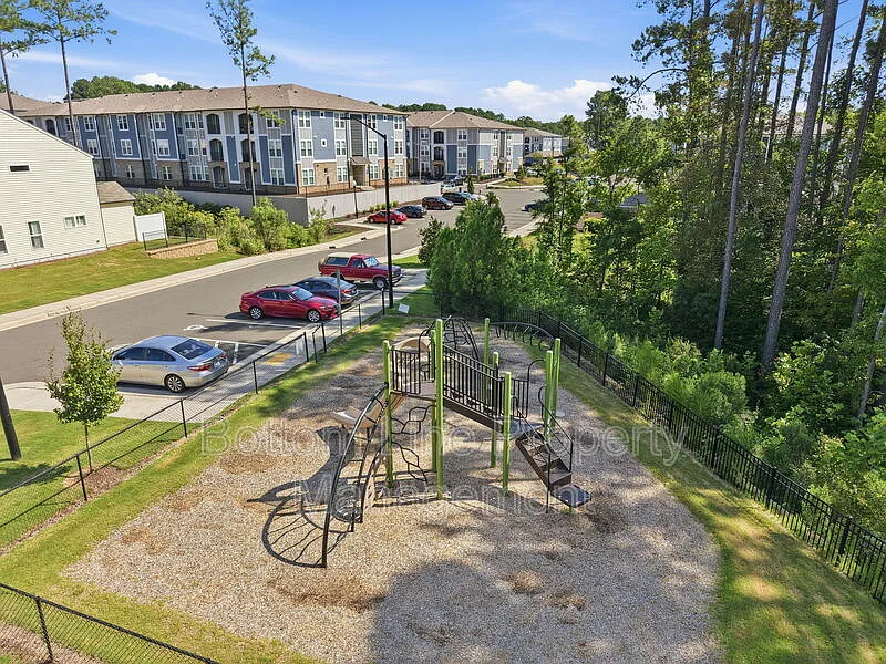 3 bed, 2.5 bath, 1598 sqft, $1,875 — Photo 3
