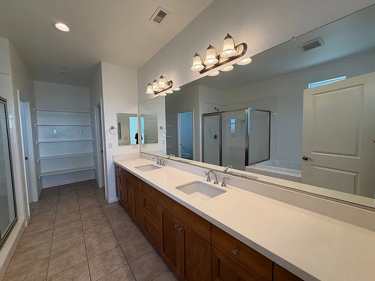 124 Deerbrush Ln — Photo 9