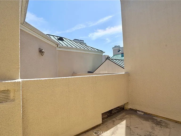930 N Doheny Dr #303 — Photo 10