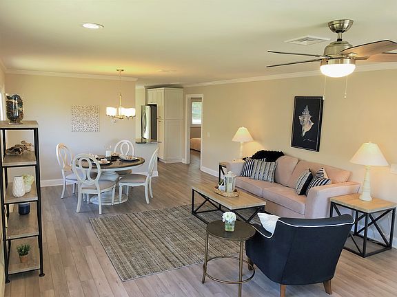 4th image of 141 Bonaire Dr