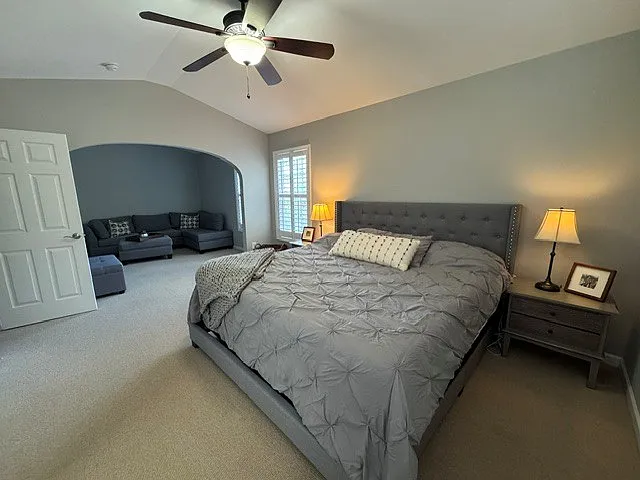 Master Bedroom - King Size Bed and Sitting area