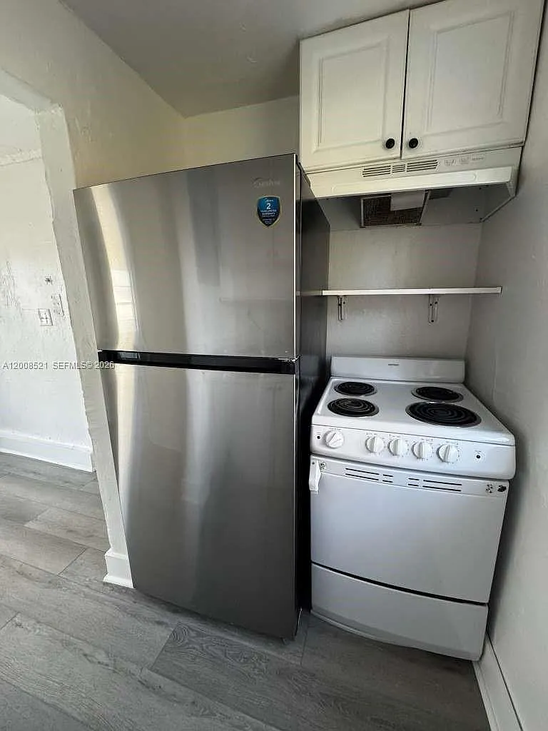 Photo 2 of 8 - 1121 NW 40th St #4 - Miami, FL Building Photo - 1121 NW 40th St #4