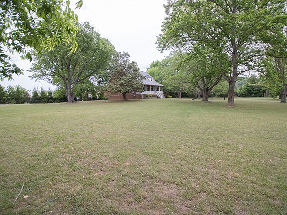 3rd image of 146 Volunteer Rd