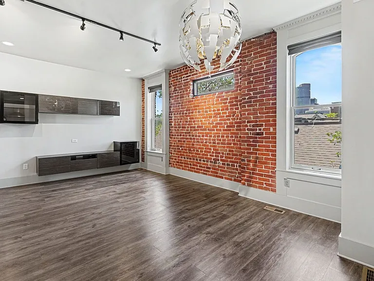 2531 Curtis St #2 — Photo 7