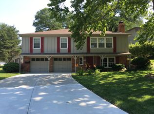 9238 Mastin Dr, Overland Park, KS 66212