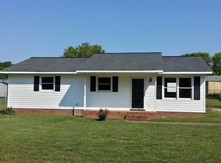 109 Stone Dr, Wellford, SC 29385