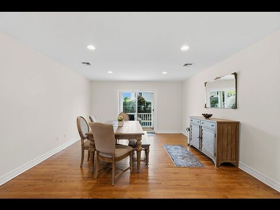 4th image of 47 Syosset Cir
