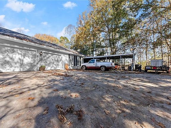 3rd image of 305 Mountain Brook Rd