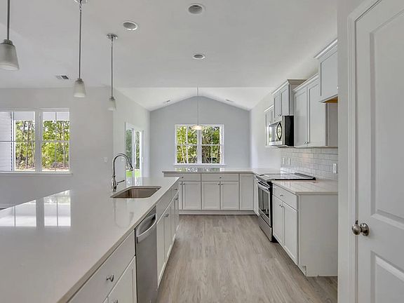 5th image of 85 Sergeant Jasper Cir
