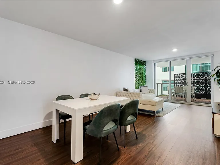 9261 E Bay Harbor Dr #607 — Photo 2