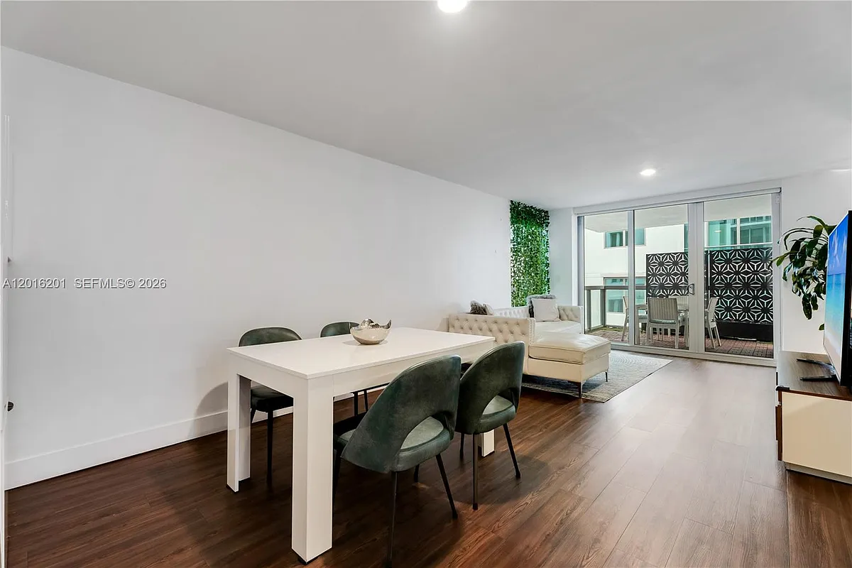 Building Photo - 9261 E Bay Harbor Dr #607