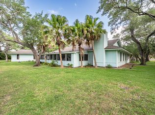 1601 8th St, Rockport, TX 78382
