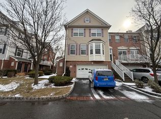 19 Hudson Ct, Jersey City, NJ 07305