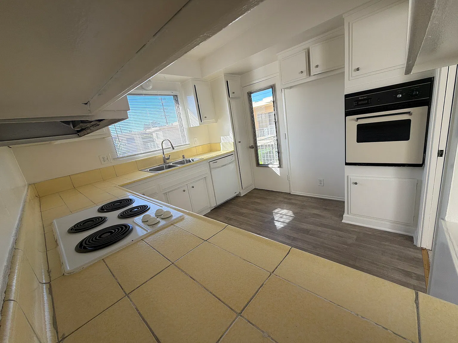 2 bed, 1500 sqft, $2,500 — Photo 4