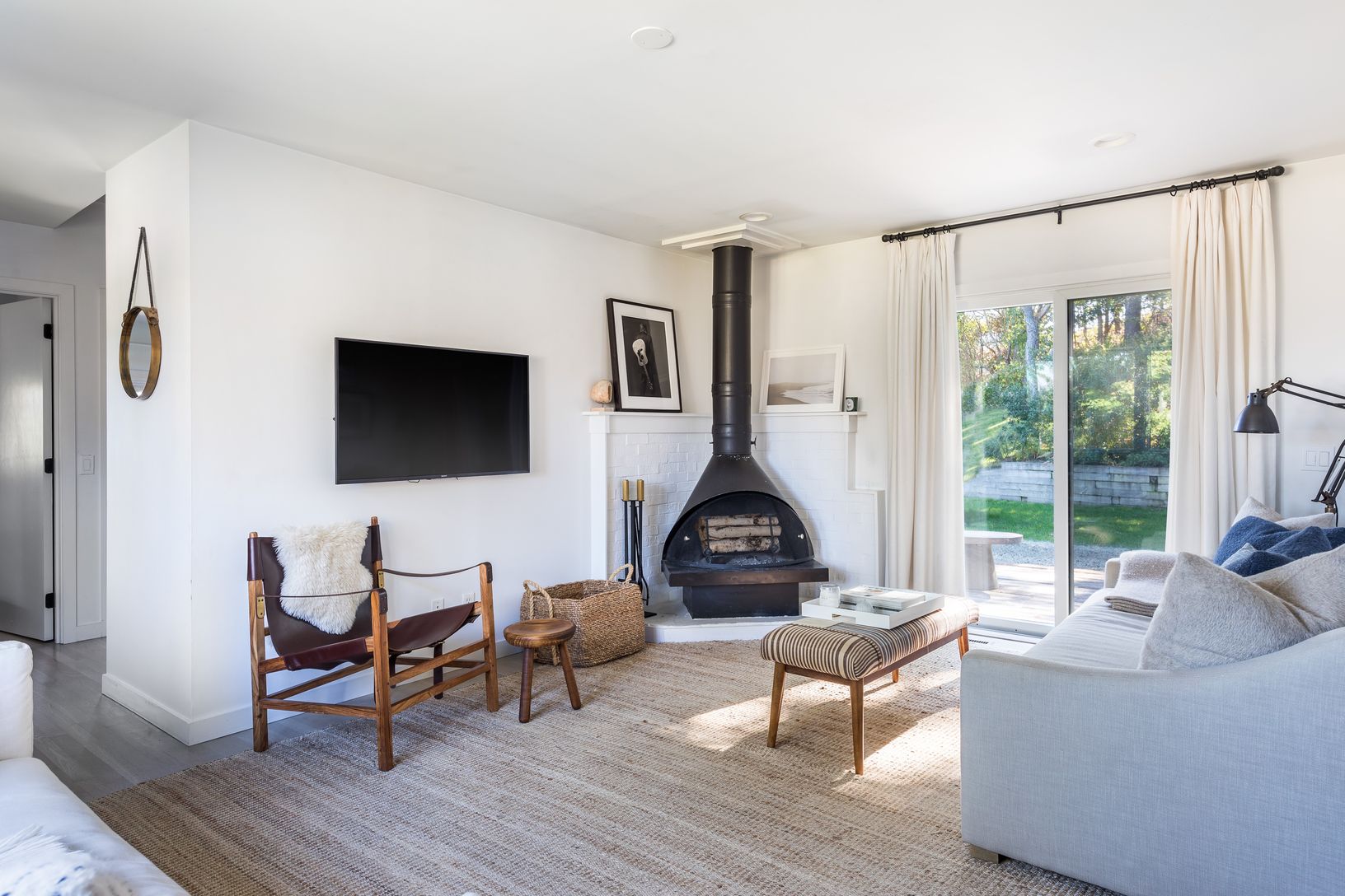 Living Room / Fireplace
