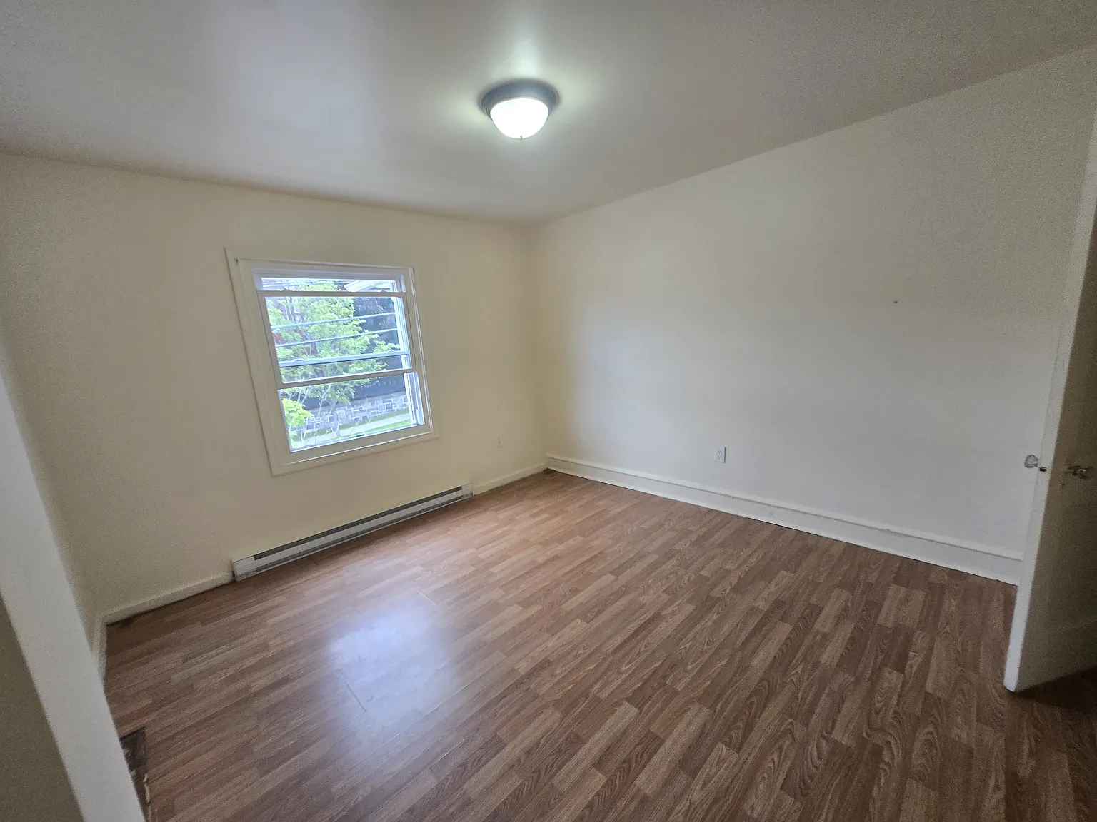 2 bed, 900 sqft, $1,250 — Photo 3