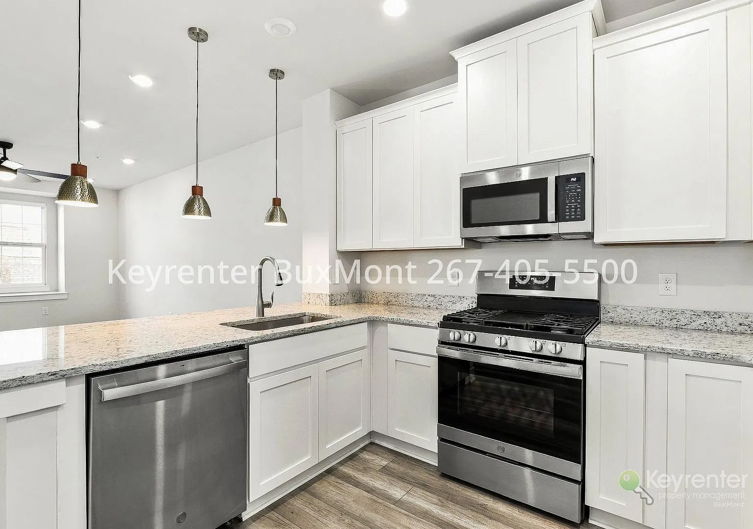 Modern 2 Bed, 2.5 Bath Townhome with Garage in Bensalem — Photo 2