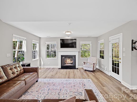 4th image of 82 Grove End Rd