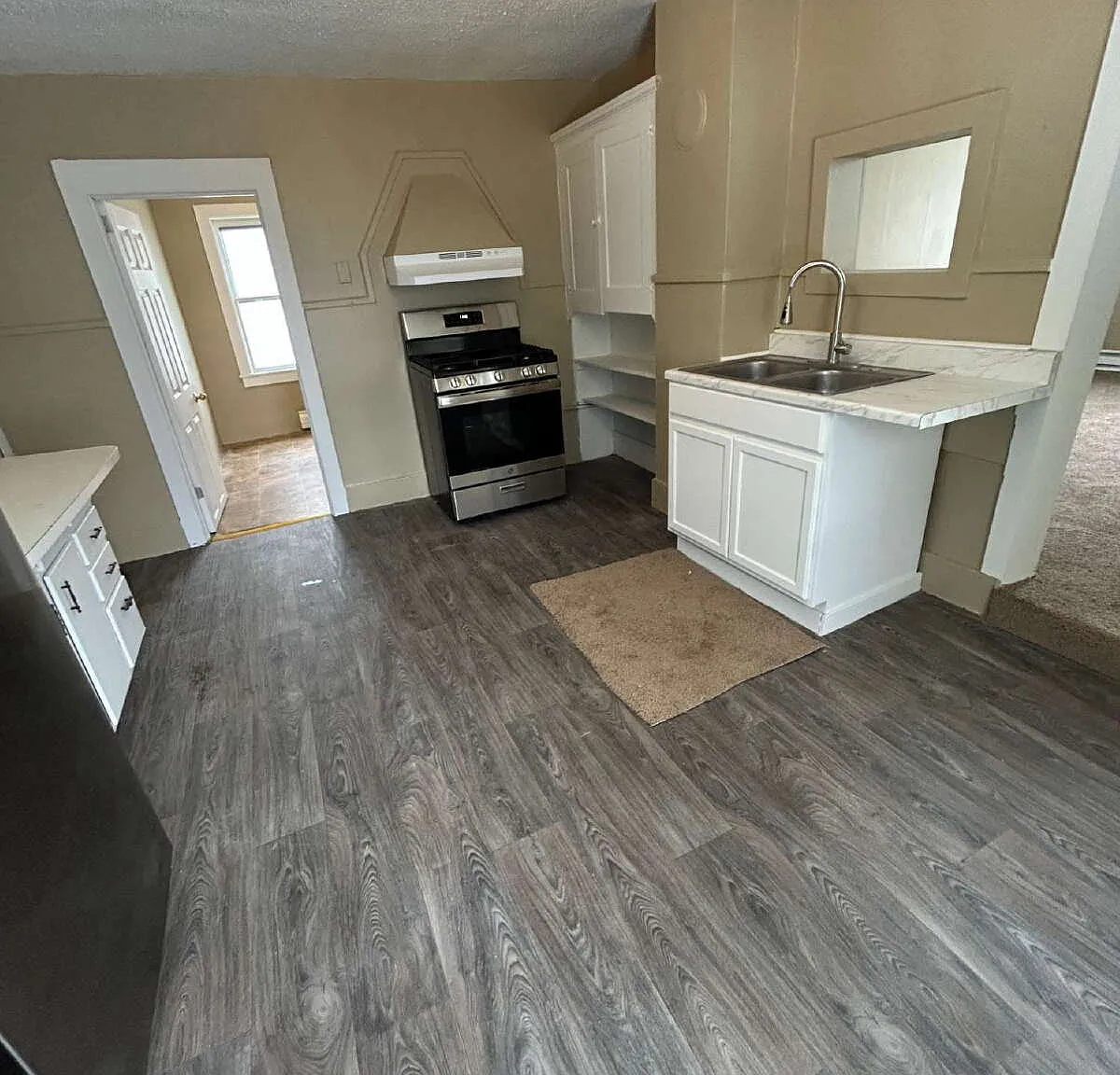 1 bed, 1.0 bath, $995 — Photo 2