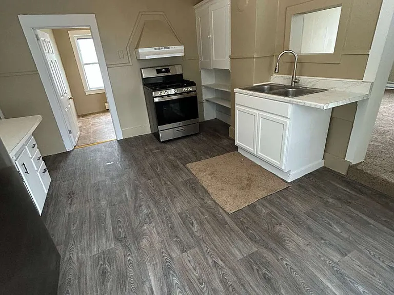 31 Hopkins St #2 — Photo 2