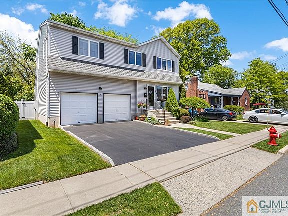 4th image of 595 Garden Ave